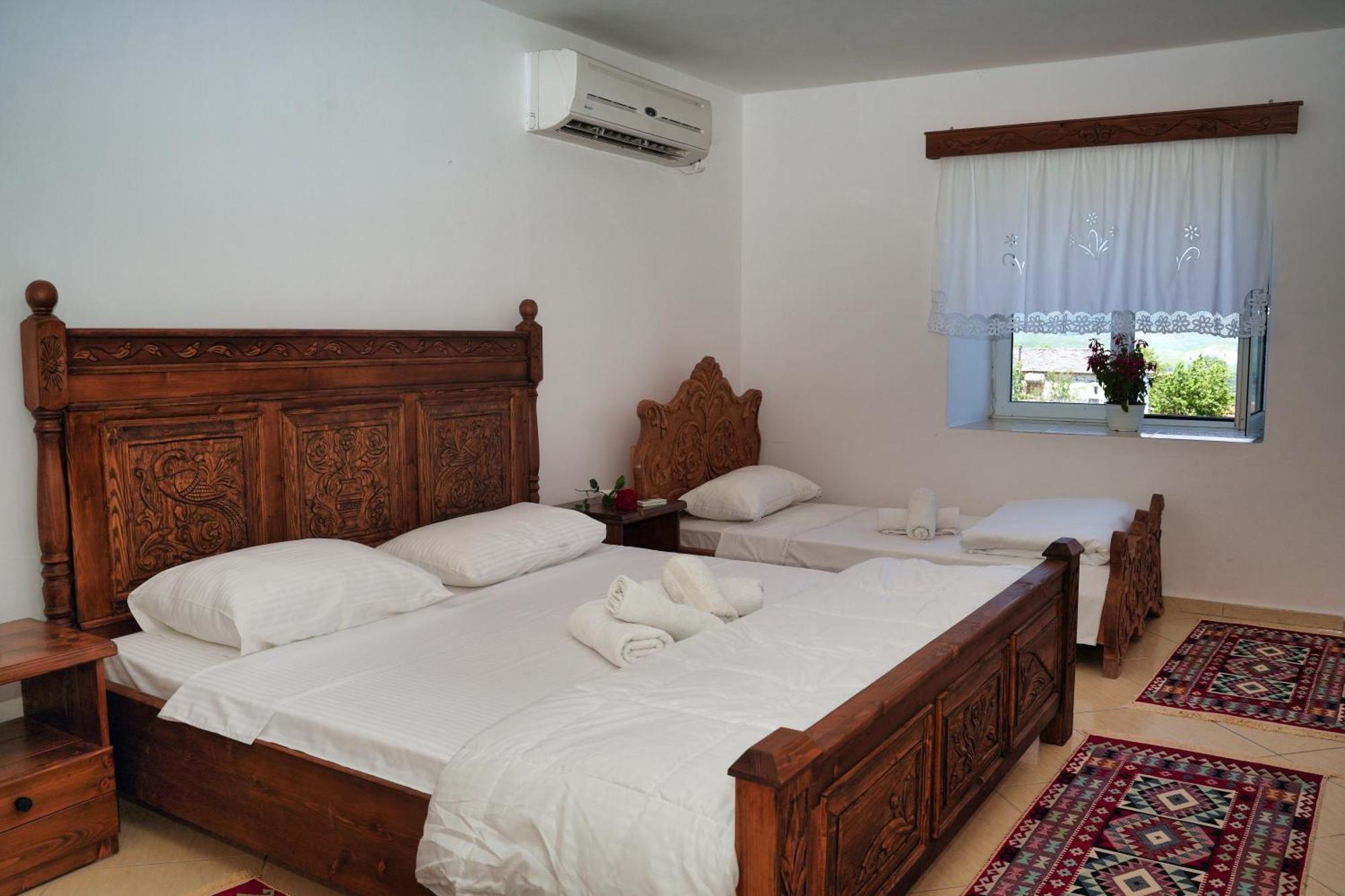 Guri Guesthouse Αργυρόκαστρο Εξωτερικό φωτογραφία