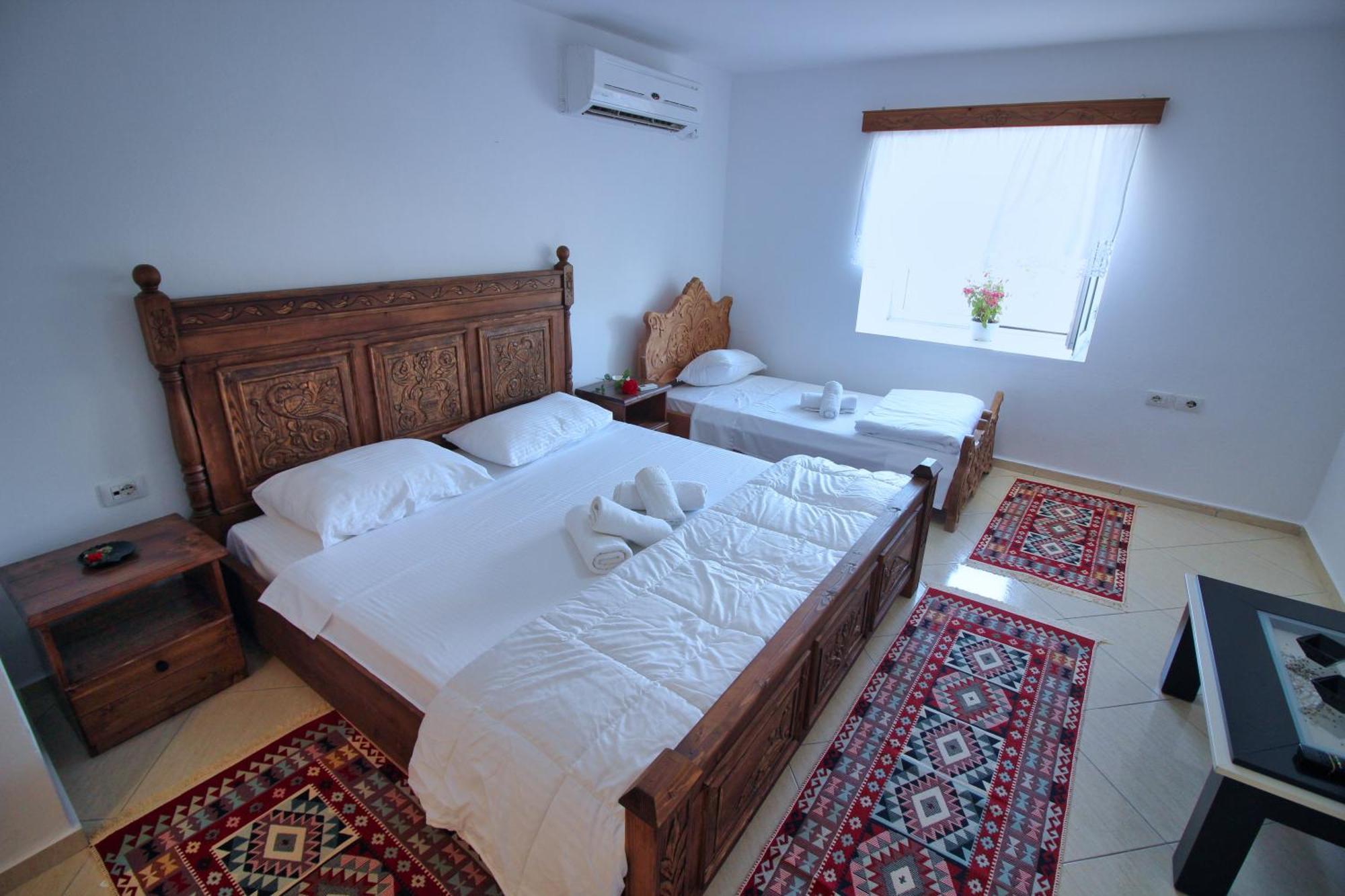 Guri Guesthouse Αργυρόκαστρο Εξωτερικό φωτογραφία