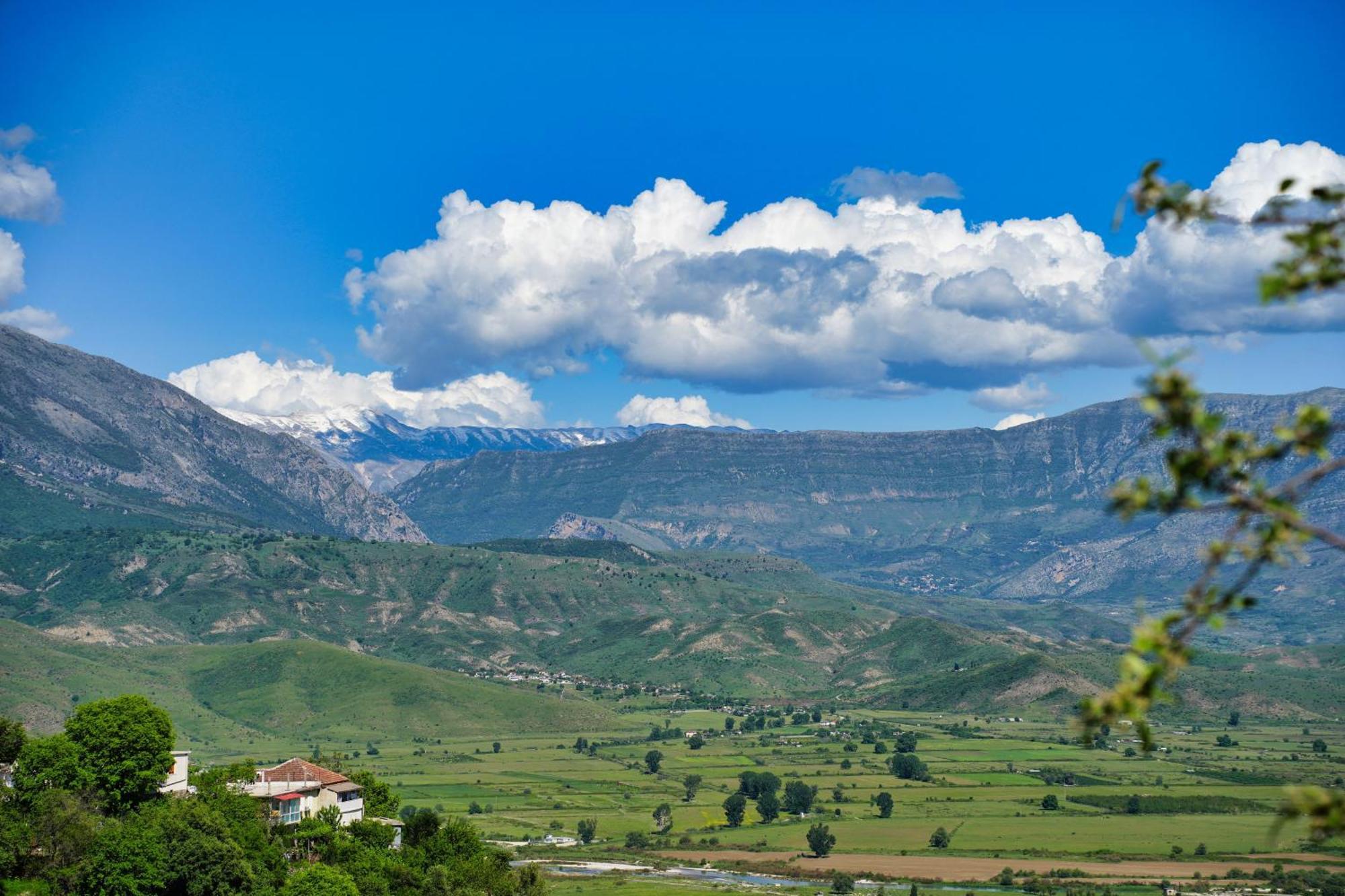 Guri Guesthouse Αργυρόκαστρο Εξωτερικό φωτογραφία