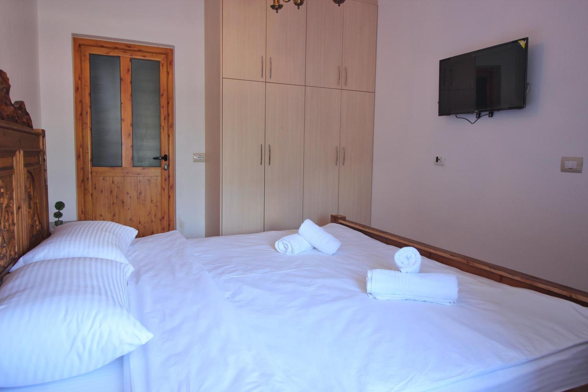 Guri Guesthouse Αργυρόκαστρο Εξωτερικό φωτογραφία