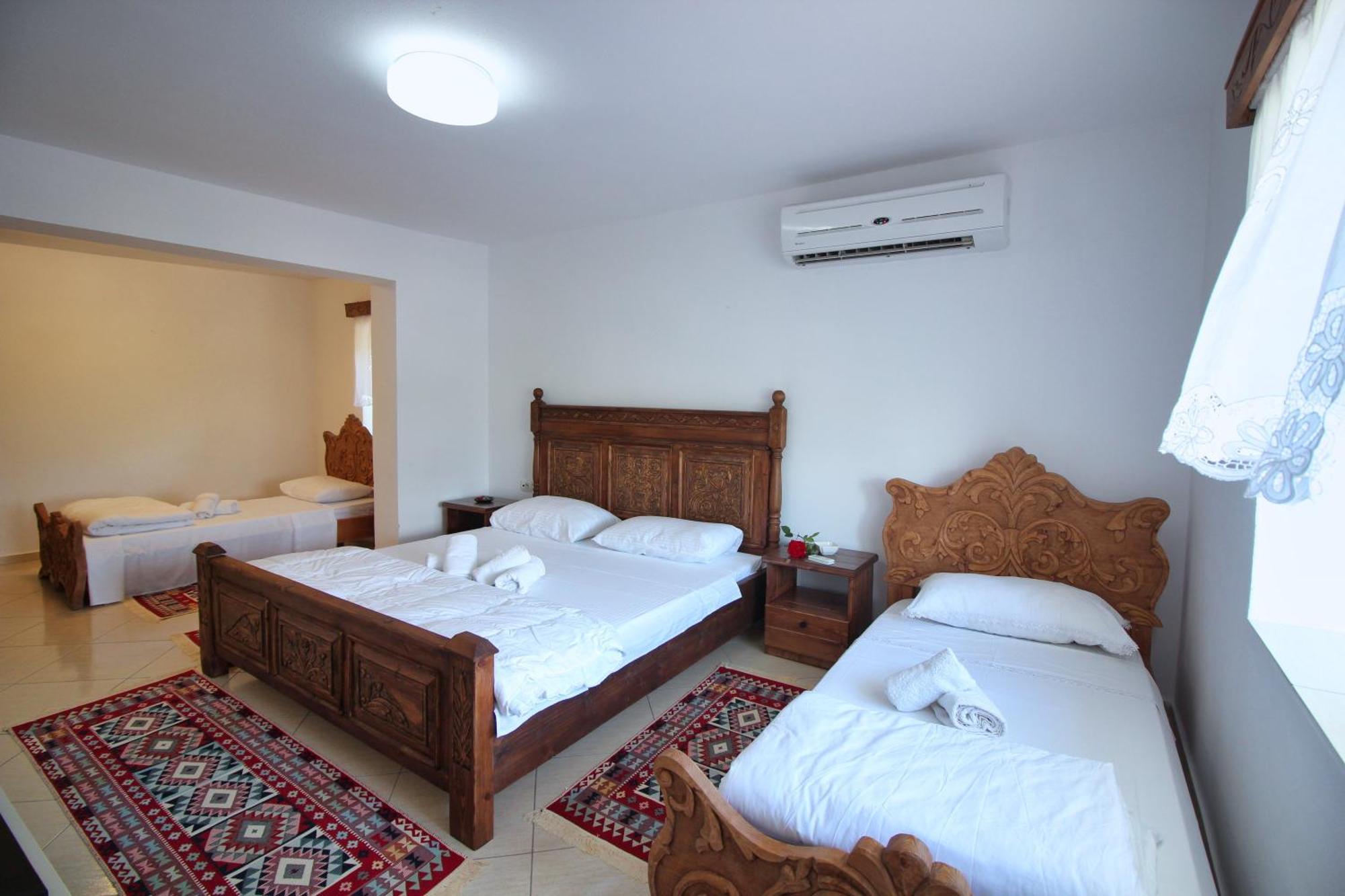 Guri Guesthouse Αργυρόκαστρο Δωμάτιο φωτογραφία
